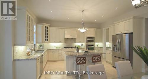 5116 Summersky Court, Mississauga, ON - Indoor Photo Showing Kitchen With Upgraded Kitchen