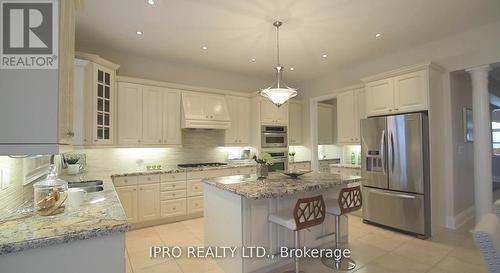 5116 Summersky Court, Mississauga, ON - Indoor Photo Showing Kitchen With Upgraded Kitchen