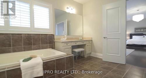 5116 Summersky Court, Mississauga, ON - Indoor Photo Showing Bathroom