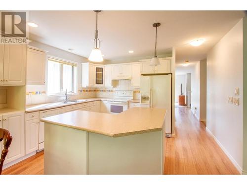 2365 Stillingfleet Road Unit# 327 Lot# 17, Kelowna, BC - Indoor Photo Showing Kitchen