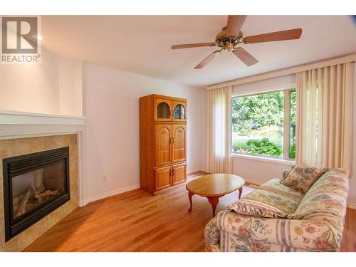 2365 Stillingfleet Road Unit# 327 Lot# 17, Kelowna, BC - Indoor Photo Showing Living Room With Fireplace