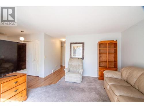 2365 Stillingfleet Road Unit# 327 Lot# 17, Kelowna, BC - Indoor Photo Showing Living Room