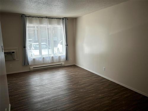 442 8Th Street, Brandon, MB - Indoor Photo Showing Other Room