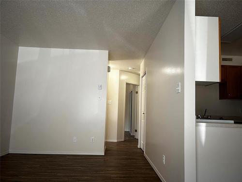 442 8Th Street, Brandon, MB - Indoor