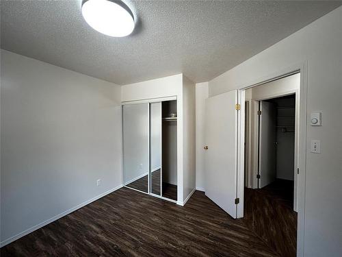 442 8Th Street, Brandon, MB - Indoor Photo Showing Laundry Room