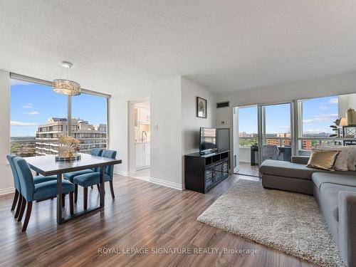 1609-1121 Steeles Ave W, Toronto, ON - Indoor Photo Showing Living Room