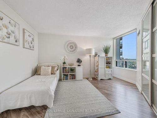 1609-1121 Steeles Ave W, Toronto, ON - Indoor Photo Showing Bedroom