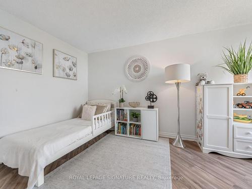 1609-1121 Steeles Ave W, Toronto, ON - Indoor Photo Showing Bedroom