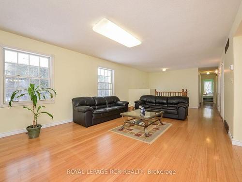 919 Guelph Rd, Centre Wellington, ON - Indoor Photo Showing Living Room