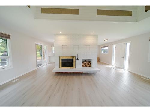 12 24Th Avenue S, Cranbrook, BC - Indoor Photo Showing Living Room With Fireplace