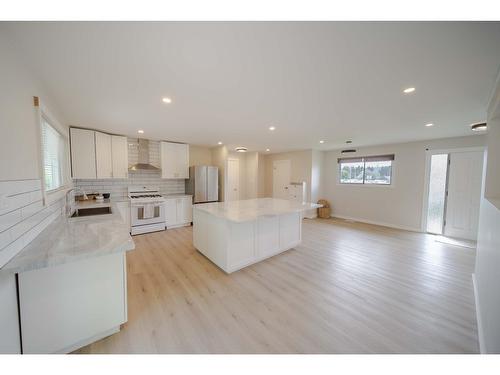 12 24Th Avenue S, Cranbrook, BC - Indoor Photo Showing Kitchen