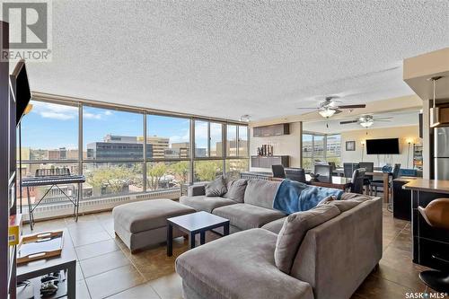 605 315 5Th Avenue N, Saskatoon, SK - Indoor Photo Showing Living Room