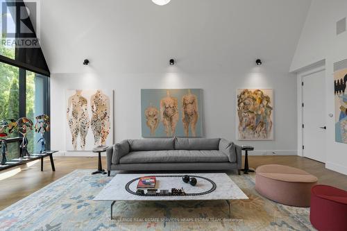 108 Stratford Crescent, Toronto, ON - Indoor Photo Showing Living Room