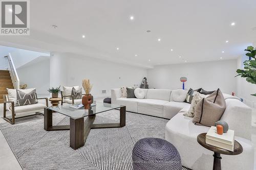 108 Stratford Crescent, Toronto (Bridle Path-Sunnybrook-York Mills), ON - Indoor Photo Showing Living Room