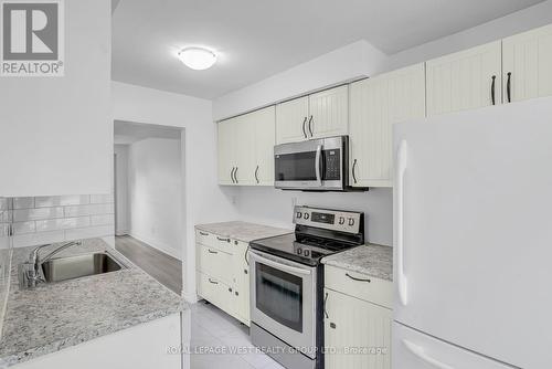 522 Lana Terrace, Mississauga, ON - Indoor Photo Showing Kitchen