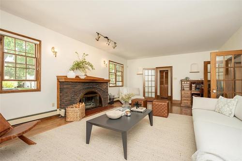 195 Cordova Street, Winnipeg, MB - Indoor Photo Showing Living Room With Fireplace