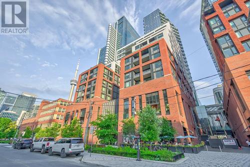 901 - 425 Wellington Street W, Toronto, ON - Outdoor With Facade