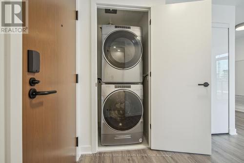 901 - 425 Wellington Street W, Toronto, ON - Indoor Photo Showing Laundry Room