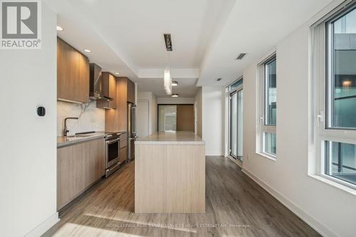 901 - 425 Wellington Street W, Toronto, ON - Indoor Photo Showing Kitchen