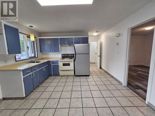 219 Cottonwood Crescent, Tumbler Ridge, BC - Indoor Photo Showing Kitchen