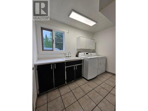 219 Cottonwood Crescent, Tumbler Ridge, BC - Indoor Photo Showing Laundry Room