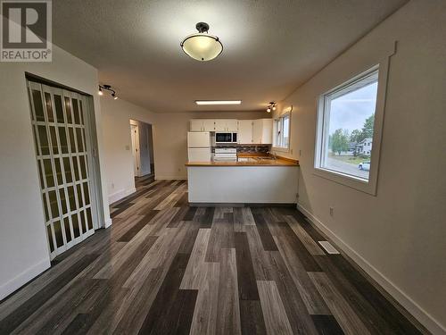 219 Cottonwood Crescent, Tumbler Ridge, BC - Indoor Photo Showing Laundry Room