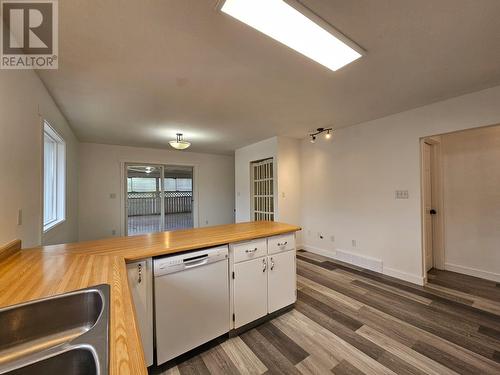 219 Cottonwood Crescent, Tumbler Ridge, BC - Indoor Photo Showing Kitchen