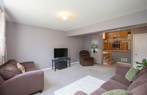 50 Phillipo Drive, Hamilton, ON - Indoor Photo Showing Living Room