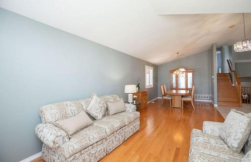 50 Phillipo Drive, Hamilton, ON - Indoor Photo Showing Living Room