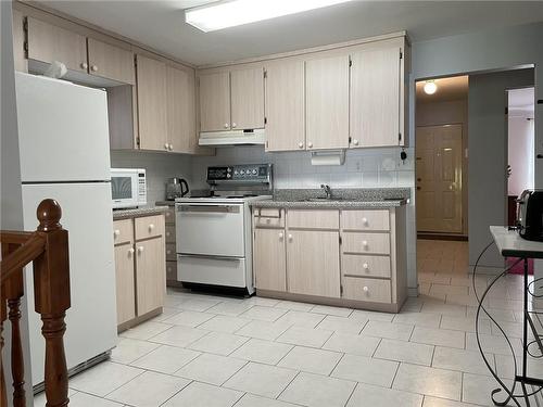 515 Mary Street, Hamilton, ON - Indoor Photo Showing Kitchen