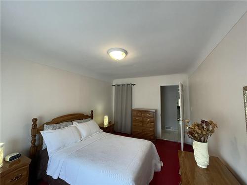 515 Mary Street, Hamilton, ON - Indoor Photo Showing Bedroom