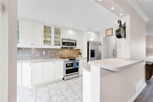 1339 Hazel Mccleary Drive, Oakville, ON - Indoor Photo Showing Kitchen With Upgraded Kitchen