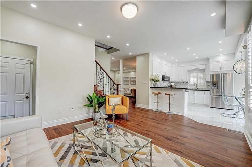 5458 Tasha Drive, Mississauga, ON - Indoor Photo Showing Living Room