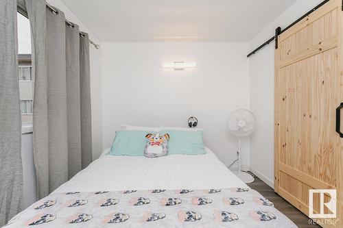 10629 110 St Nw, Edmonton, AB - Indoor Photo Showing Bedroom