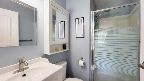 24 5352 Vedder Road, Chilliwack, BC - Indoor Photo Showing Bathroom
