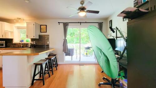 24 5352 Vedder Road, Chilliwack, BC - Indoor Photo Showing Kitchen