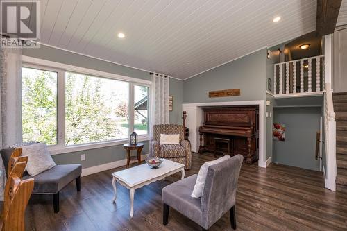 7893 Loyola Crescent, Prince George, BC - Indoor Photo Showing Living Room