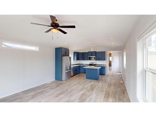 541 Steepleview Avenue, Cranbrook, BC - Indoor Photo Showing Kitchen