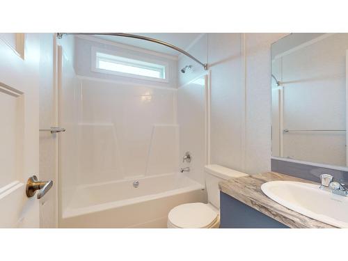 541 Steepleview Avenue, Cranbrook, BC - Indoor Photo Showing Bathroom