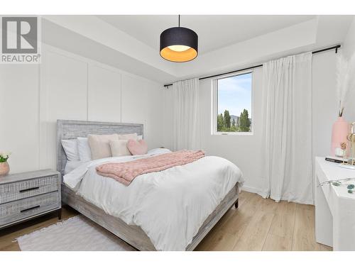 660 Cawston Avenue N Unit# 407, Kelowna, BC - Indoor Photo Showing Bedroom