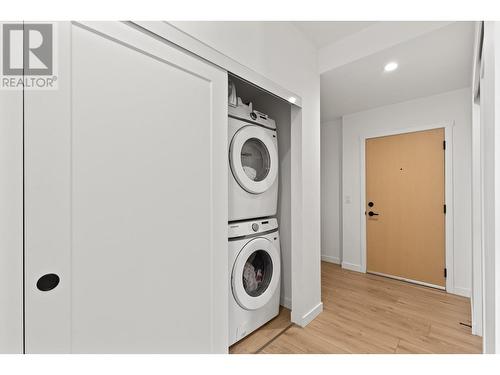 660 Cawston Avenue N Unit# 407, Kelowna, BC - Indoor Photo Showing Laundry Room