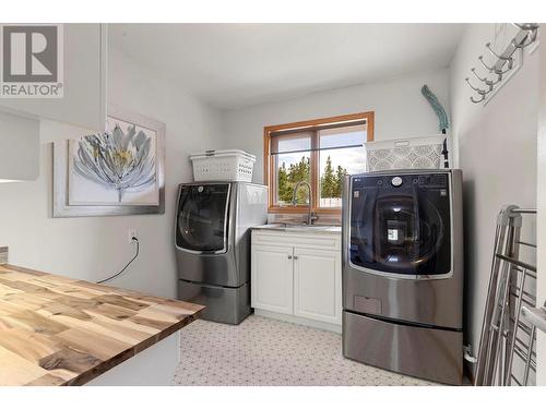 13757 Lakepine Road, Lake Country, BC - Indoor Photo Showing Bedroom