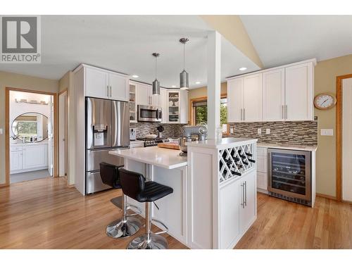 13757 Lakepine Road, Lake Country, BC - Indoor Photo Showing Kitchen With Upgraded Kitchen