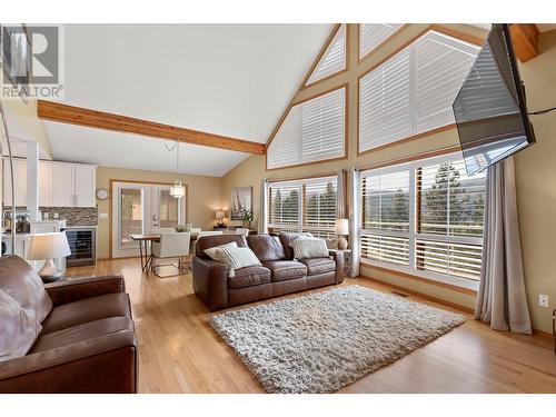 13757 Lakepine Road, Lake Country, BC - Indoor Photo Showing Living Room