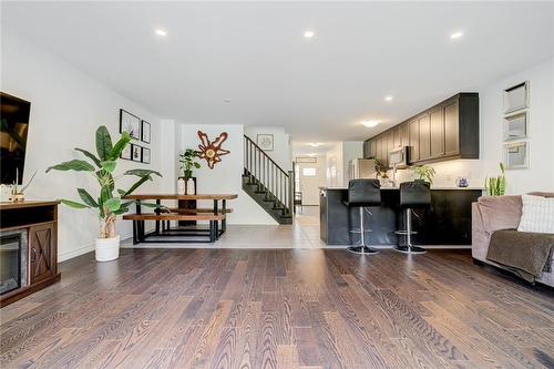 95 Woodedge Circle, Kitchener, ON - Indoor Photo Showing Living Room