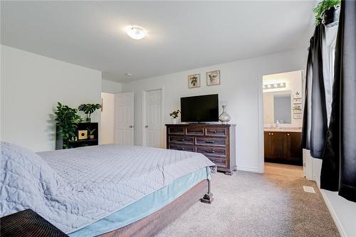 95 Woodedge Circle, Kitchener, ON - Indoor Photo Showing Bedroom