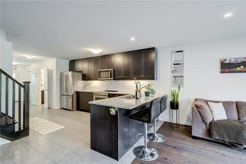 95 Woodedge Circle, Kitchener, ON - Indoor Photo Showing Kitchen With Upgraded Kitchen