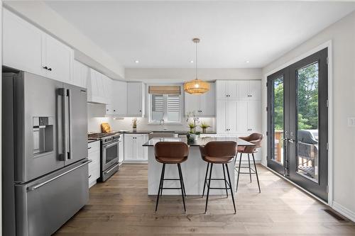 133 Blackbird Way, Hamilton, ON - Indoor Photo Showing Kitchen With Upgraded Kitchen