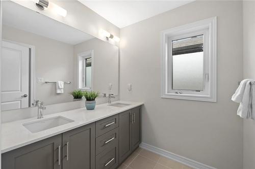 133 Blackbird Way, Hamilton, ON - Indoor Photo Showing Bathroom