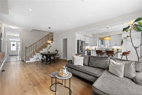 133 Blackbird Way, Hamilton, ON - Indoor Photo Showing Living Room